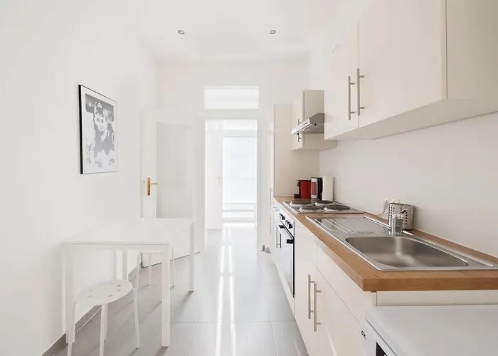 Modern - Netflix 2 Bedroom Viena