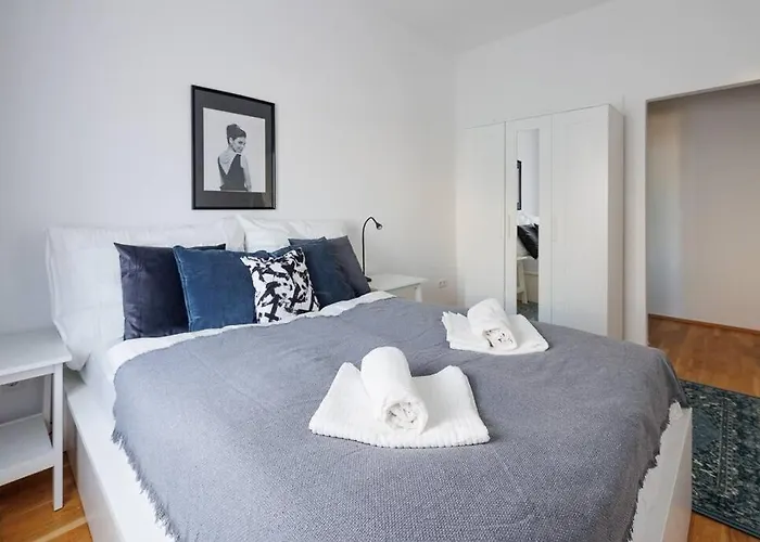 Modern - Netflix 2 Bedroom *